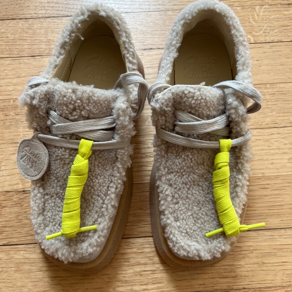 Clarks/Zara, size 32, beige